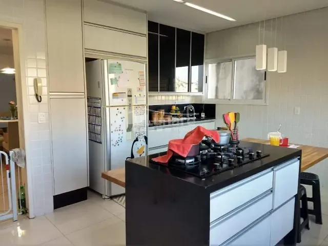 Sobrado 5 quartos e 5 banheiros, à venda, no bairro Alto Ipiranga em Mogi das Cruzes