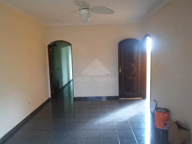 Sobrado com 155m² 3 quartos e 2 banheiros, à venda, no bairro Vila Nossa Senhora das Vitórias em Mauá