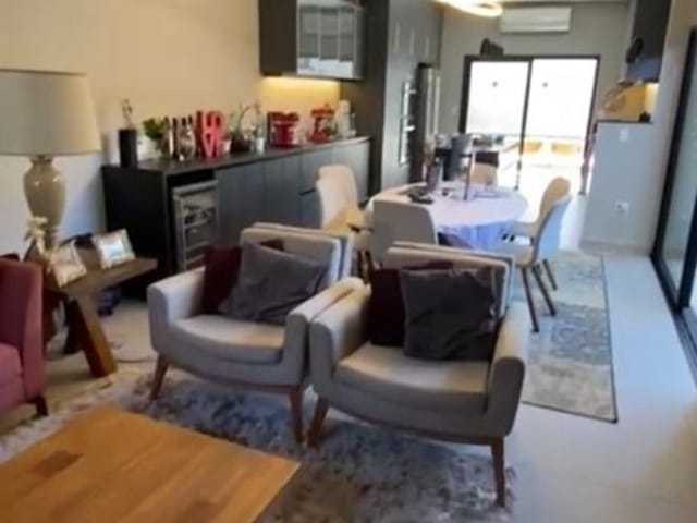 Foto do Sobrado - Sobrado com 3 dormitórios à venda, 200 m² por R$ 957.500,00 - Jardim das Indústrias - São José dos Campos/SP | RUSSI IMÓVEIS