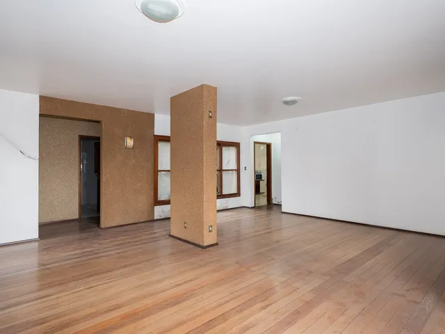 Sobrado com 1250m² 4 quartos e 2 banheiros, à venda ou para alugar, no bairro Fragata em Pelotas