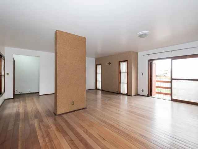 Sobrado com 1250m² 4 quartos e 2 banheiros, à venda ou para alugar, no bairro Fragata em Pelotas