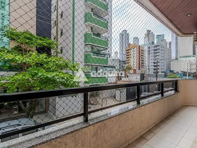 Apartamento 2 quartos e 2 banheiros, à venda, no bairro Centro em Balneário Camboriú