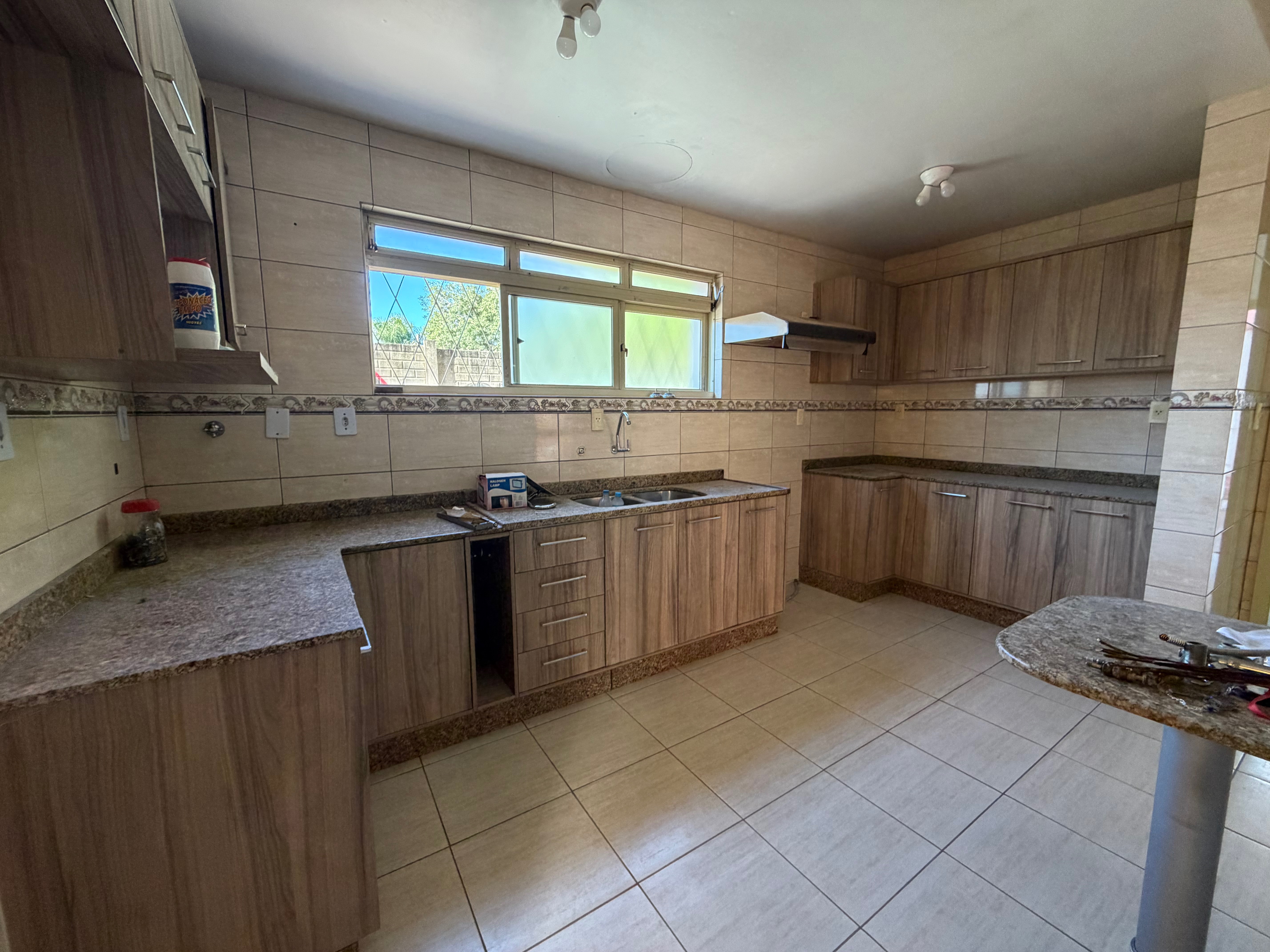 Casa à venda no centro de Pelotas - 284 m², 3 quartos (sendo 1 suíte), lareira, cozinha planejada e pátio com piscina. - 7
