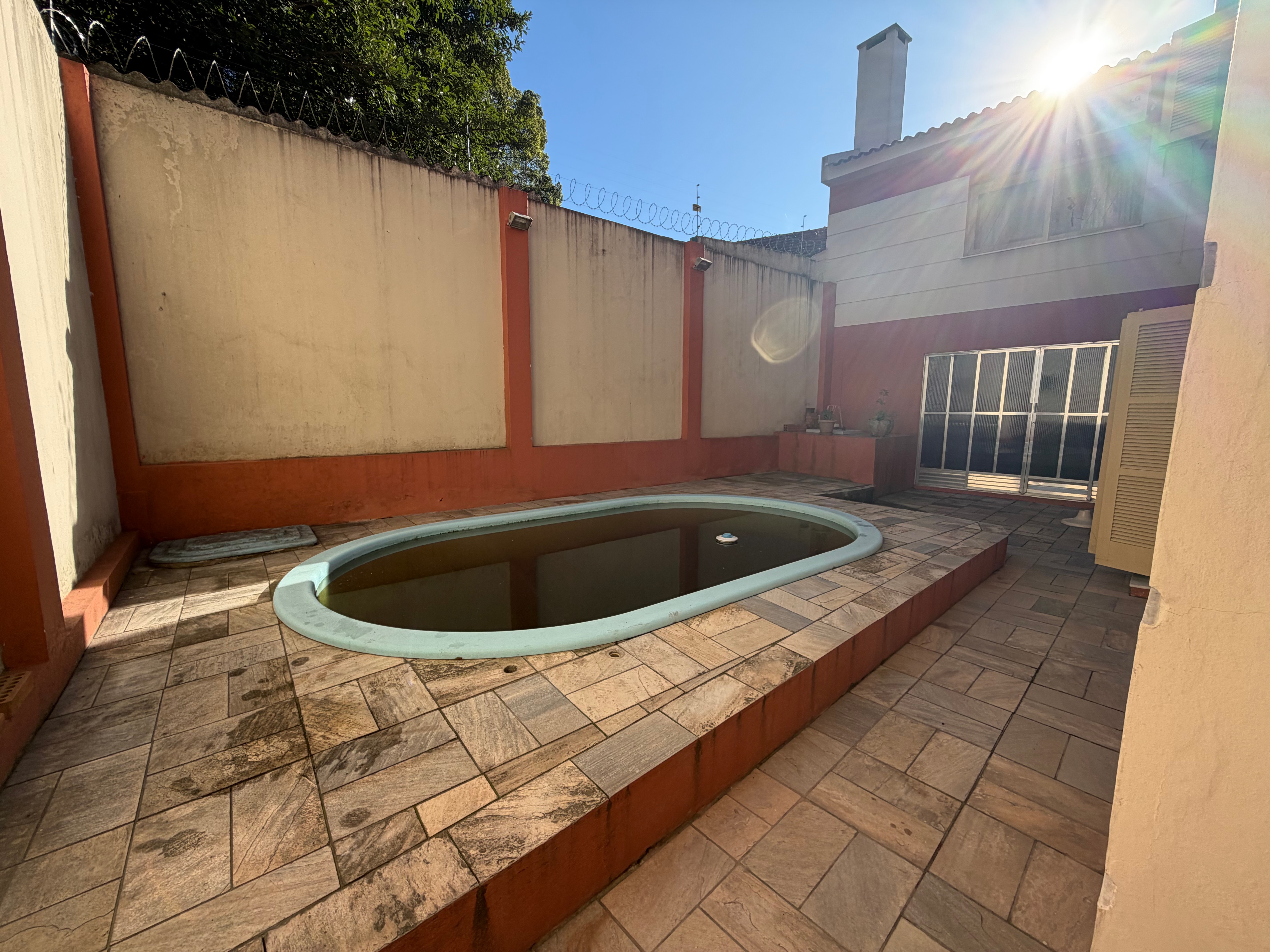Casa à venda no centro de Pelotas - 284 m², 3 quartos (sendo 1 suíte), lareira, cozinha planejada e pátio com piscina. - 9