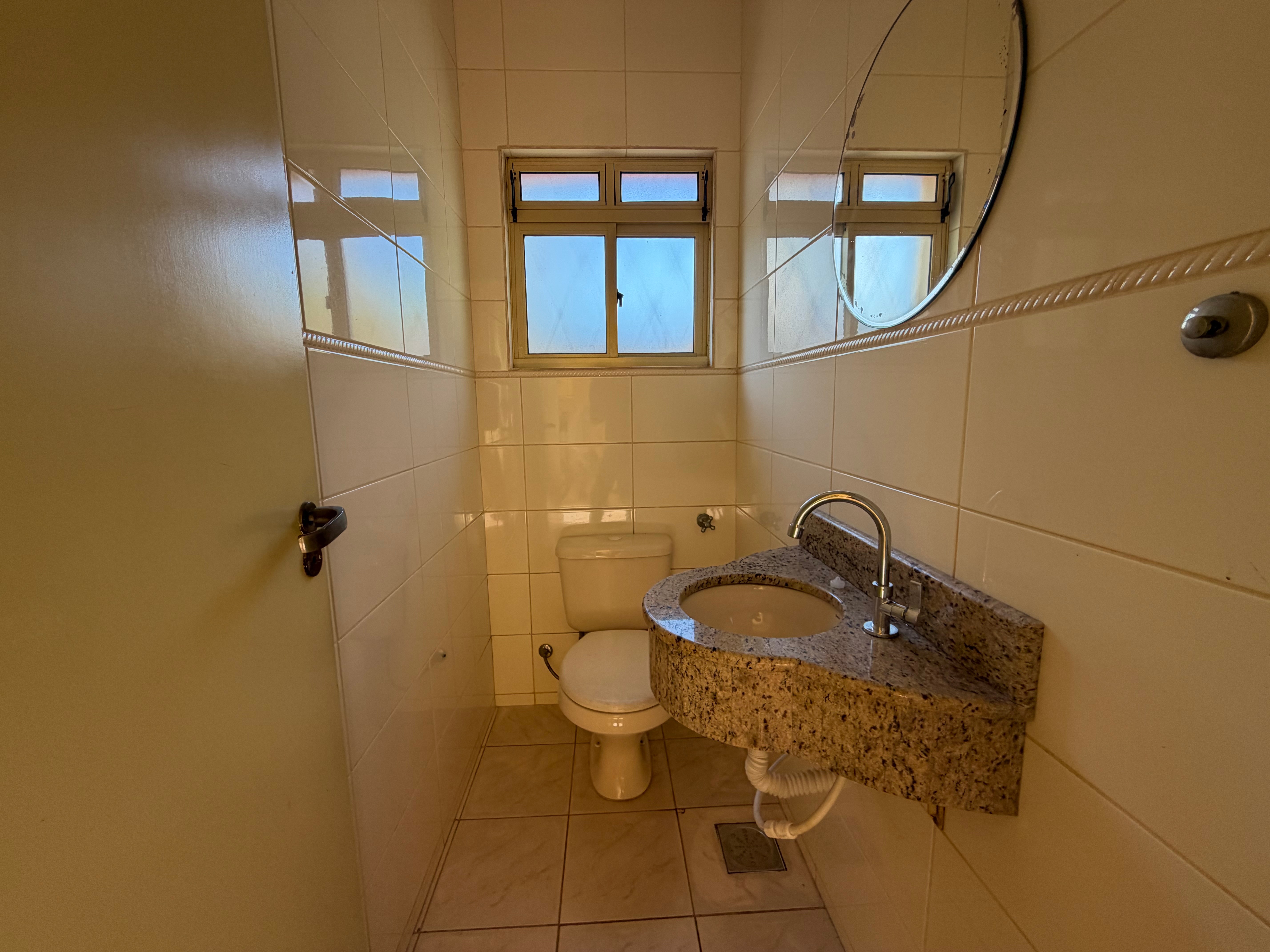 Casa à venda no centro de Pelotas - 284 m², 3 quartos (sendo 1 suíte), lareira, cozinha planejada e pátio com piscina. - 14