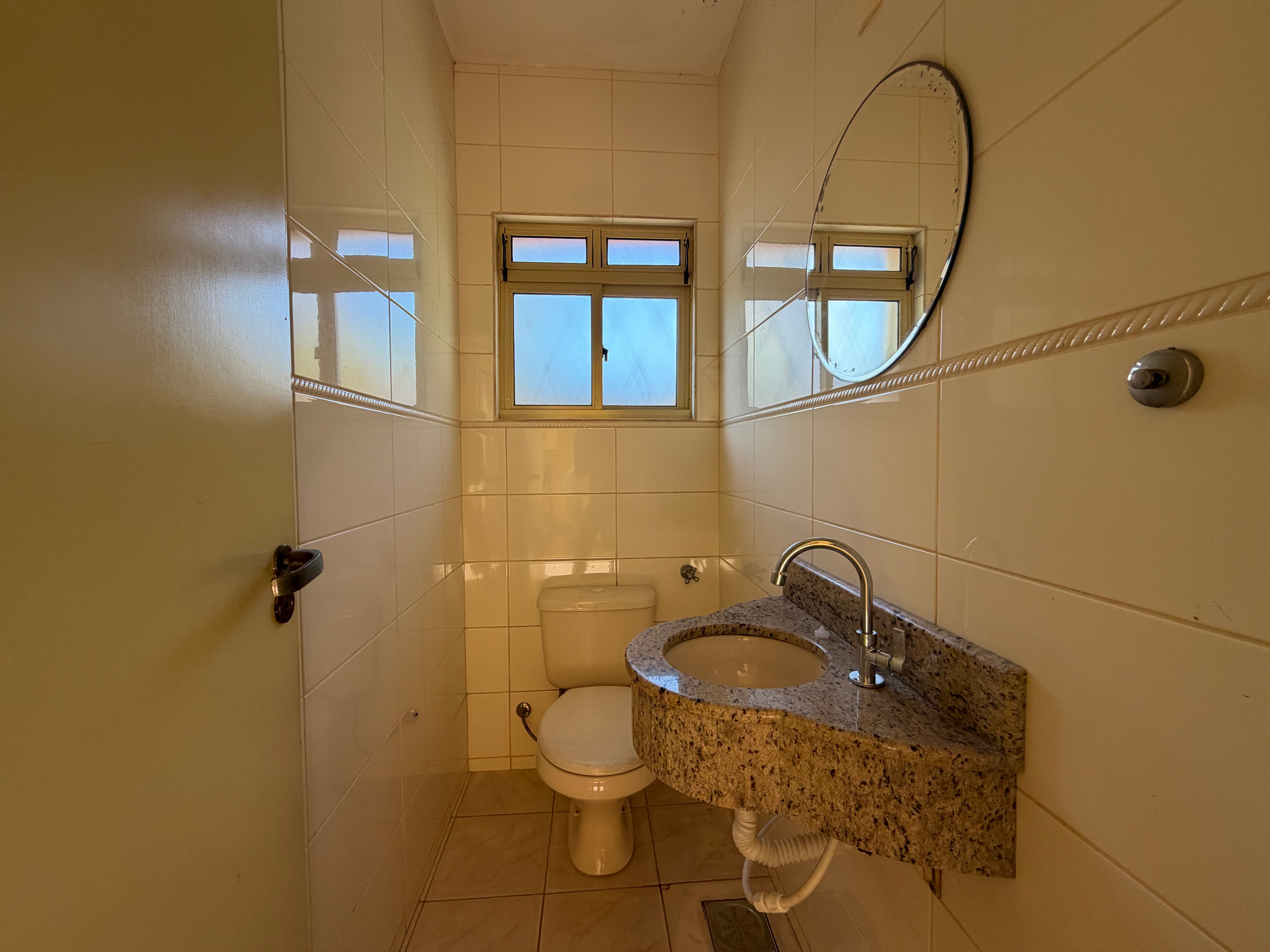 Casa à venda no centro de Pelotas - 284 m², 3 quartos (sendo 1 suíte), lareira, cozinha planejada e pátio com piscina. - 15