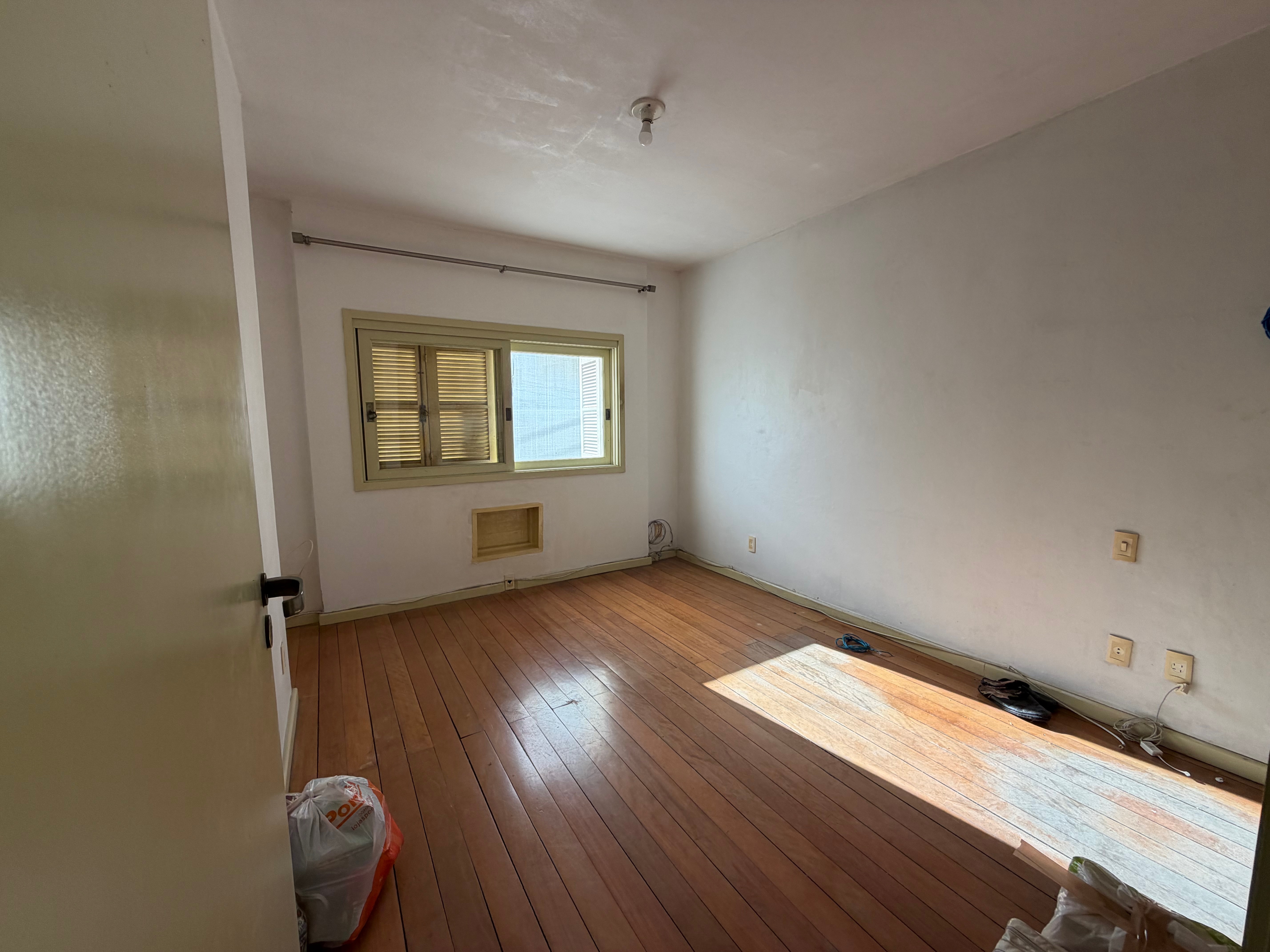 Casa à venda no centro de Pelotas - 284 m², 3 quartos (sendo 1 suíte), lareira, cozinha planejada e pátio com piscina. - 16