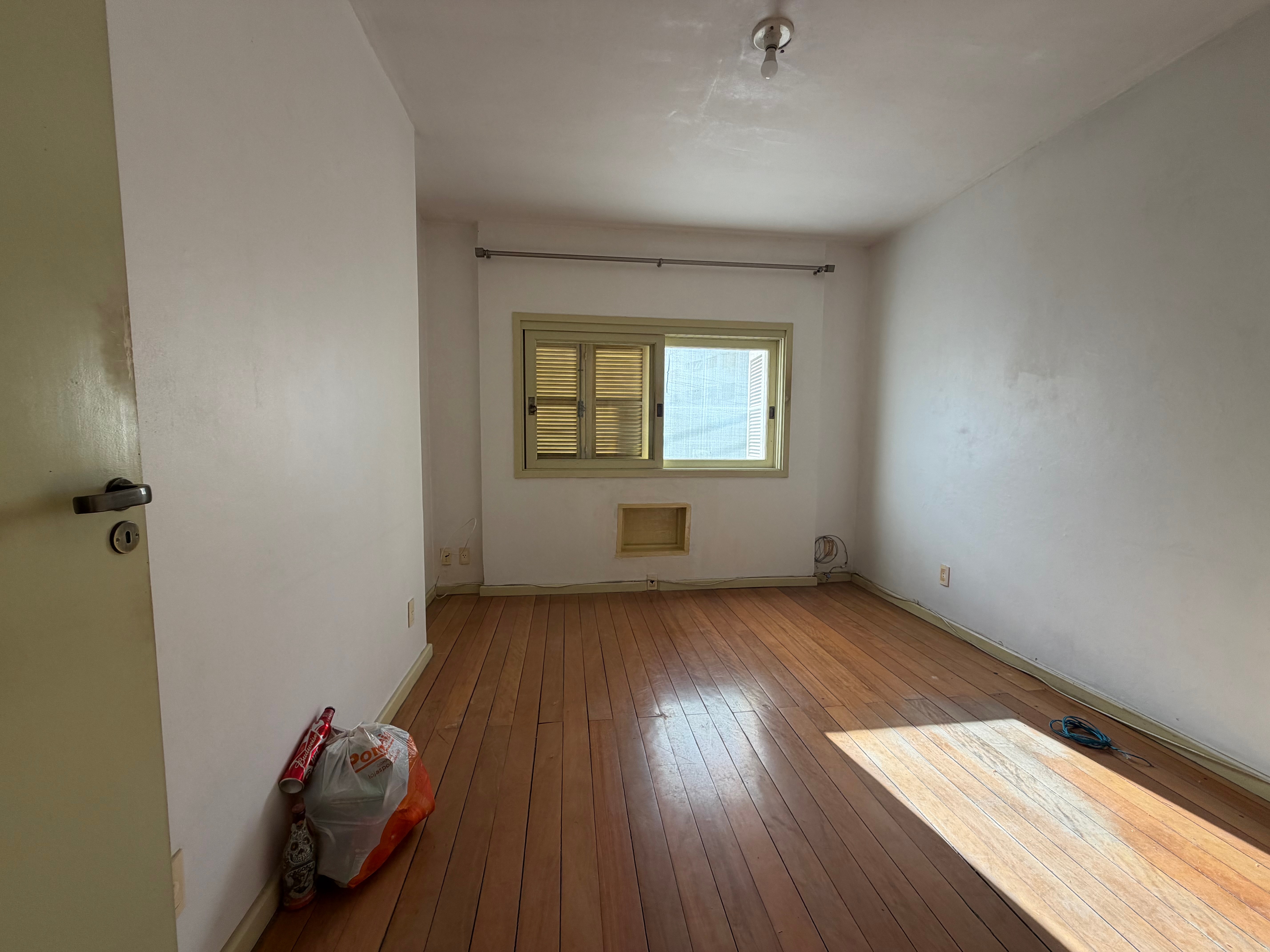 Casa à venda no centro de Pelotas - 284 m², 3 quartos (sendo 1 suíte), lareira, cozinha planejada e pátio com piscina. - 17
