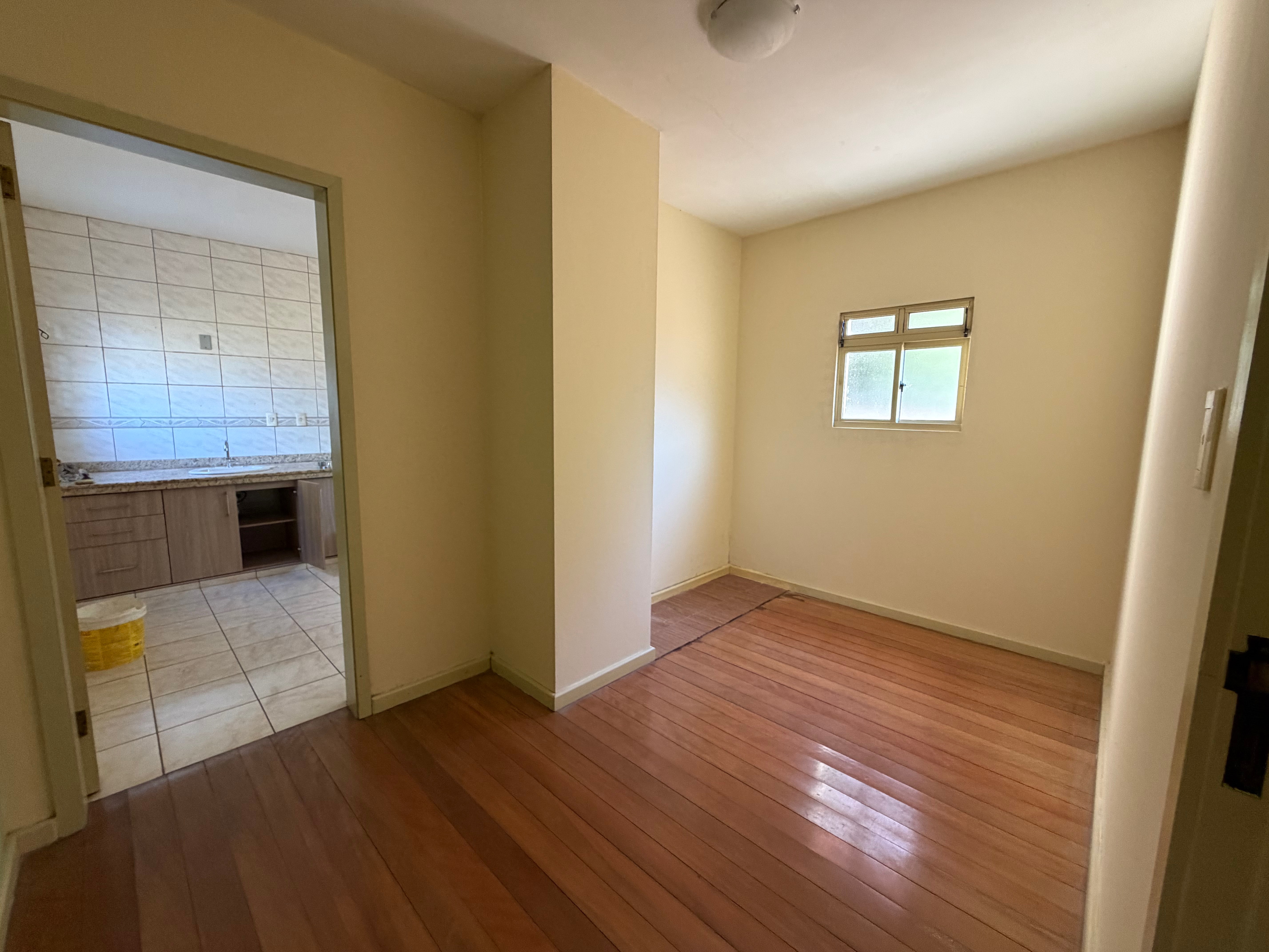 Casa à venda no centro de Pelotas - 284 m², 3 quartos (sendo 1 suíte), lareira, cozinha planejada e pátio com piscina. - 20