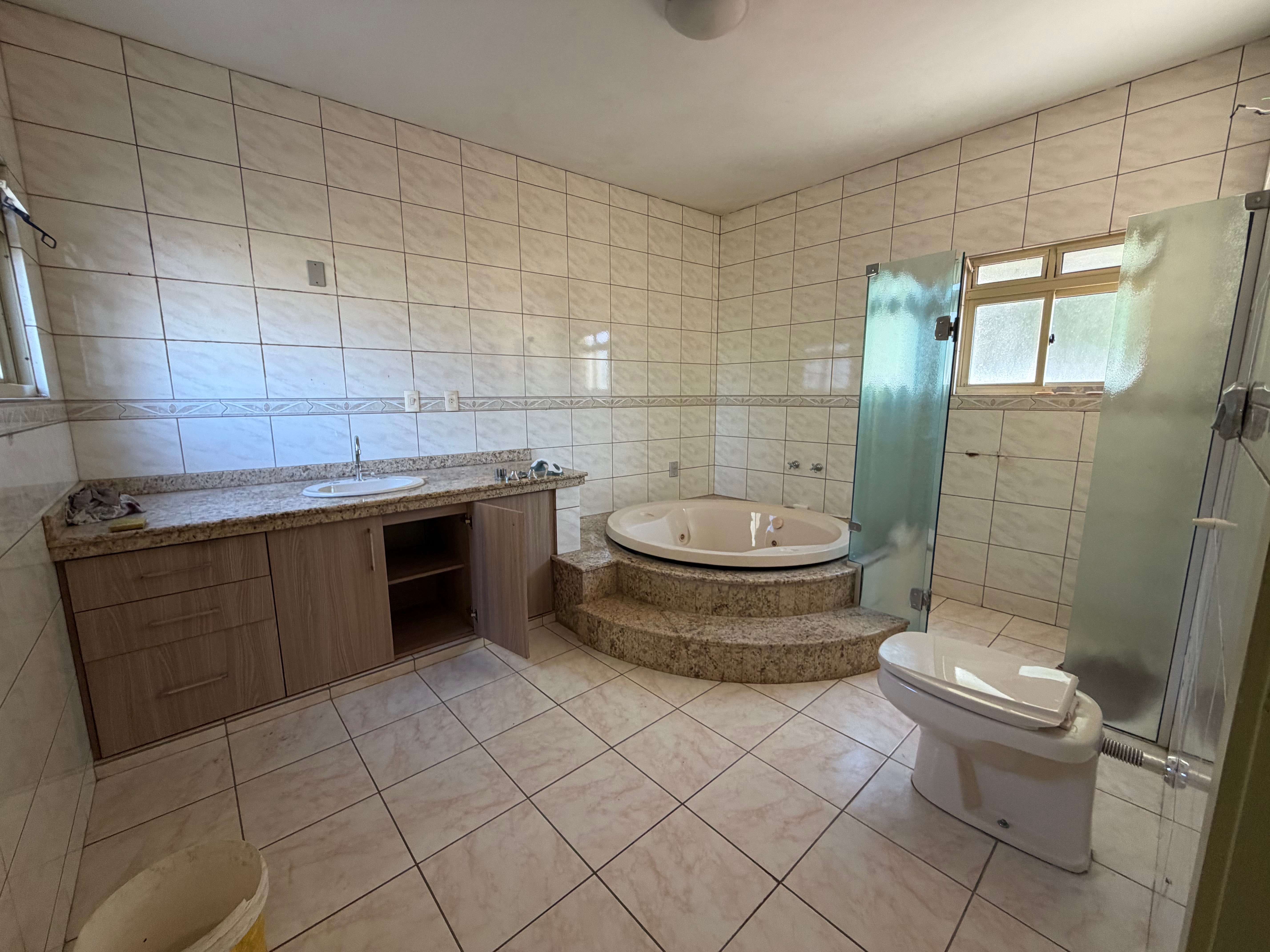 Casa à venda no centro de Pelotas - 284 m², 3 quartos (sendo 1 suíte), lareira, cozinha planejada e pátio com piscina. - 22