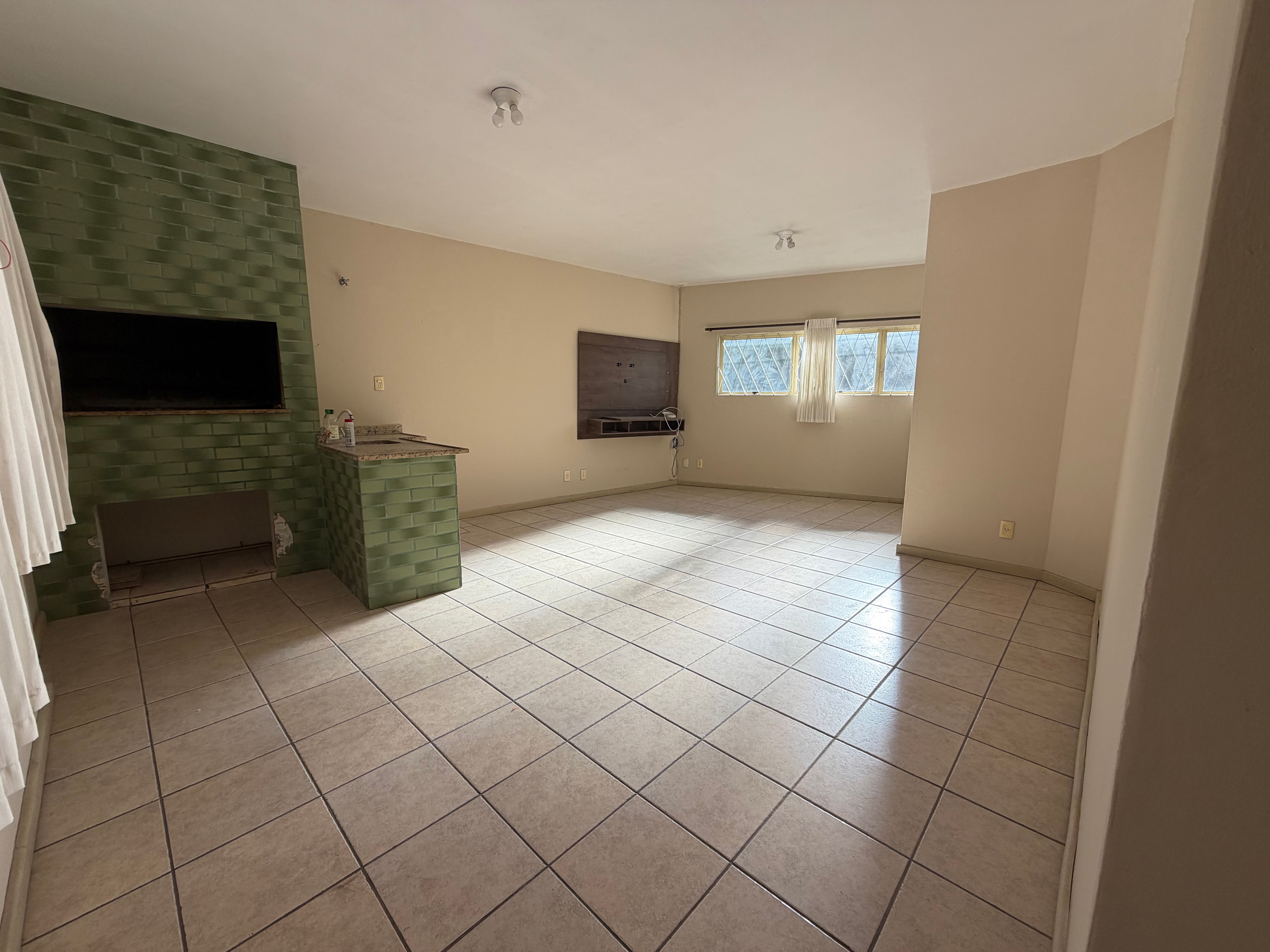 Casa à venda no centro de Pelotas - 284 m², 3 quartos (sendo 1 suíte), lareira, cozinha planejada e pátio com piscina. - 31