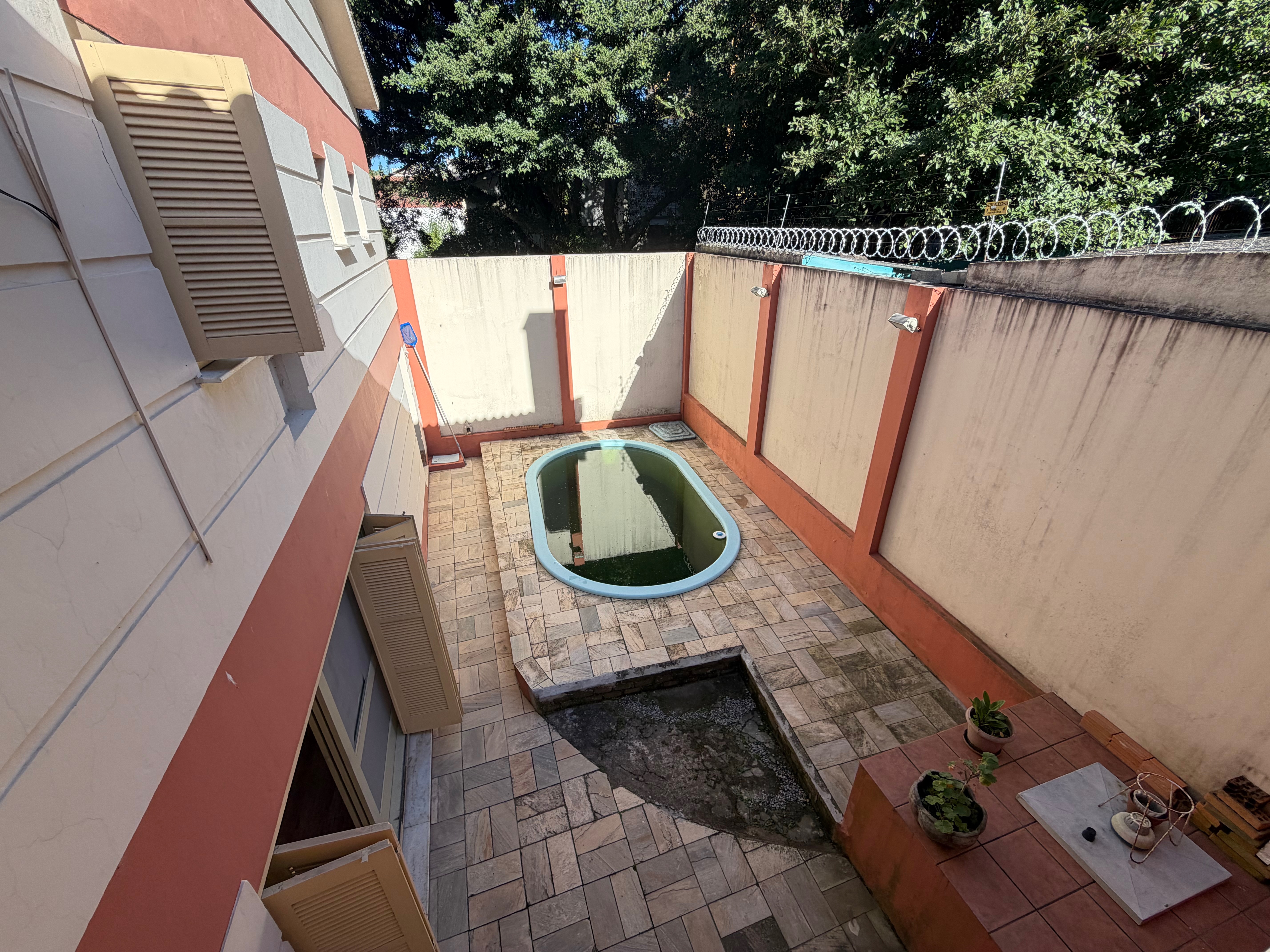 Casa à venda no centro de Pelotas - 284 m², 3 quartos (sendo 1 suíte), lareira, cozinha planejada e pátio com piscina. - 32