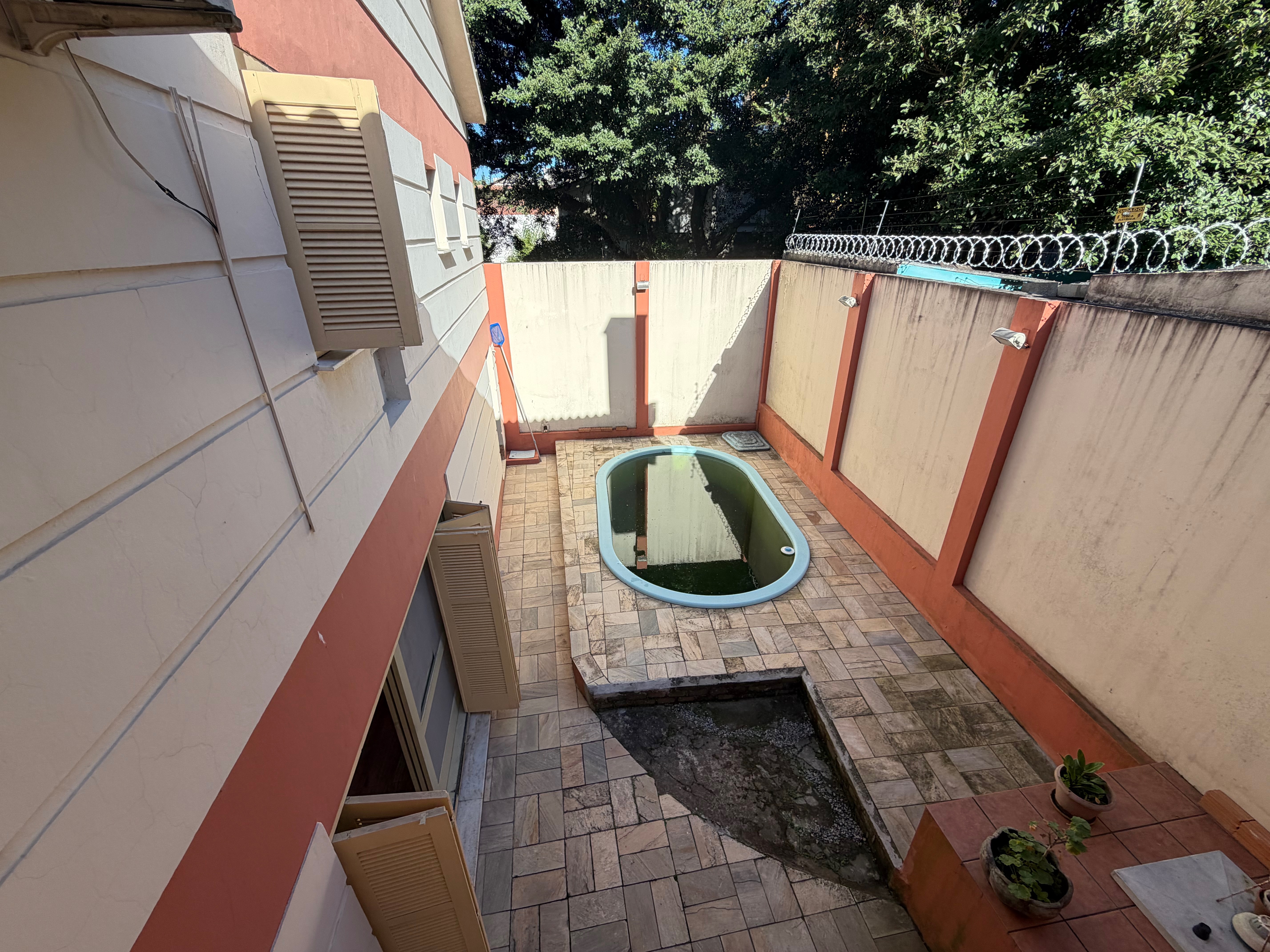 Casa à venda no centro de Pelotas - 284 m², 3 quartos (sendo 1 suíte), lareira, cozinha planejada e pátio com piscina. - 33