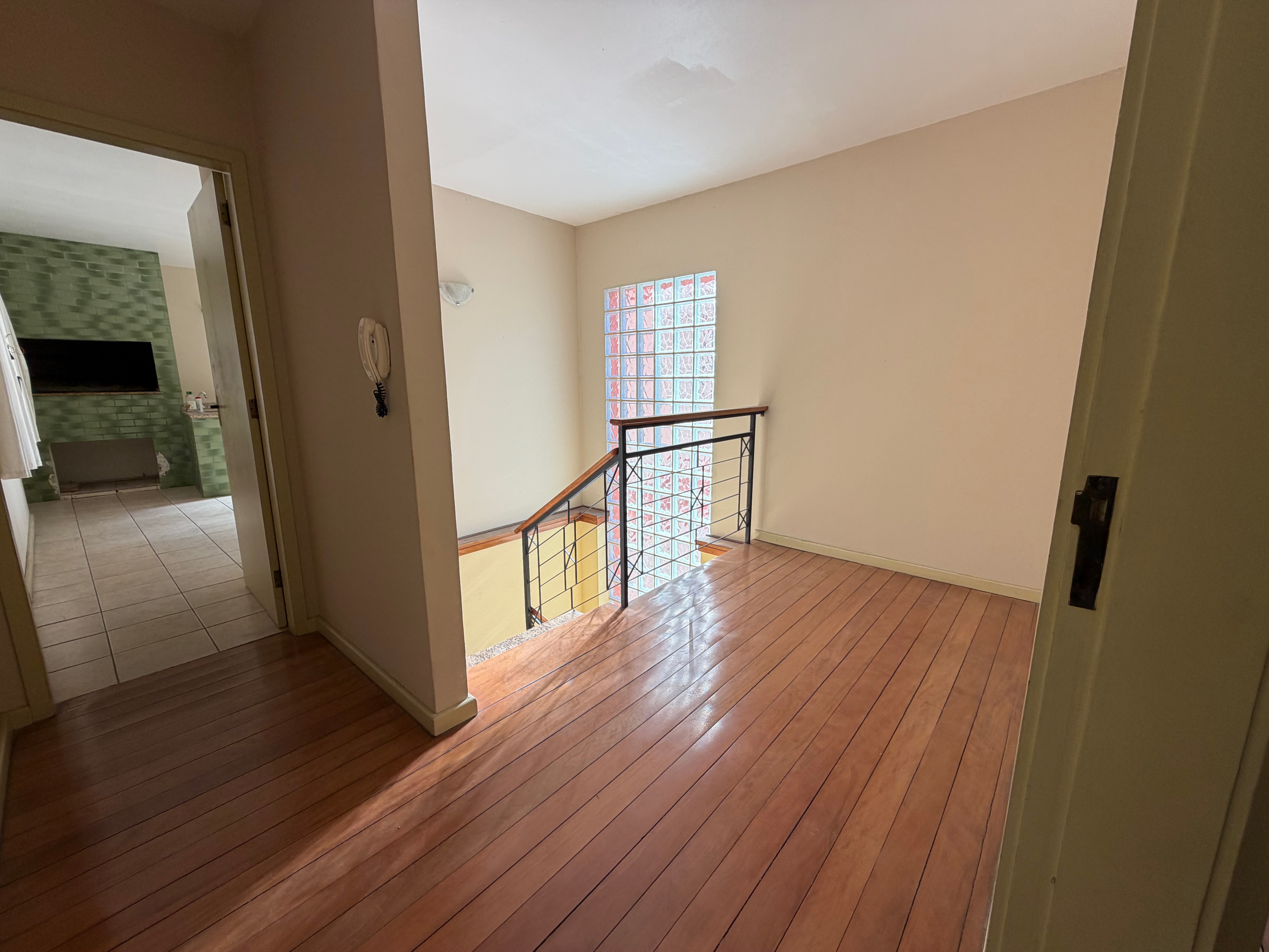 Casa à venda no centro de Pelotas - 284 m², 3 quartos (sendo 1 suíte), lareira, cozinha planejada e pátio com piscina. - 34