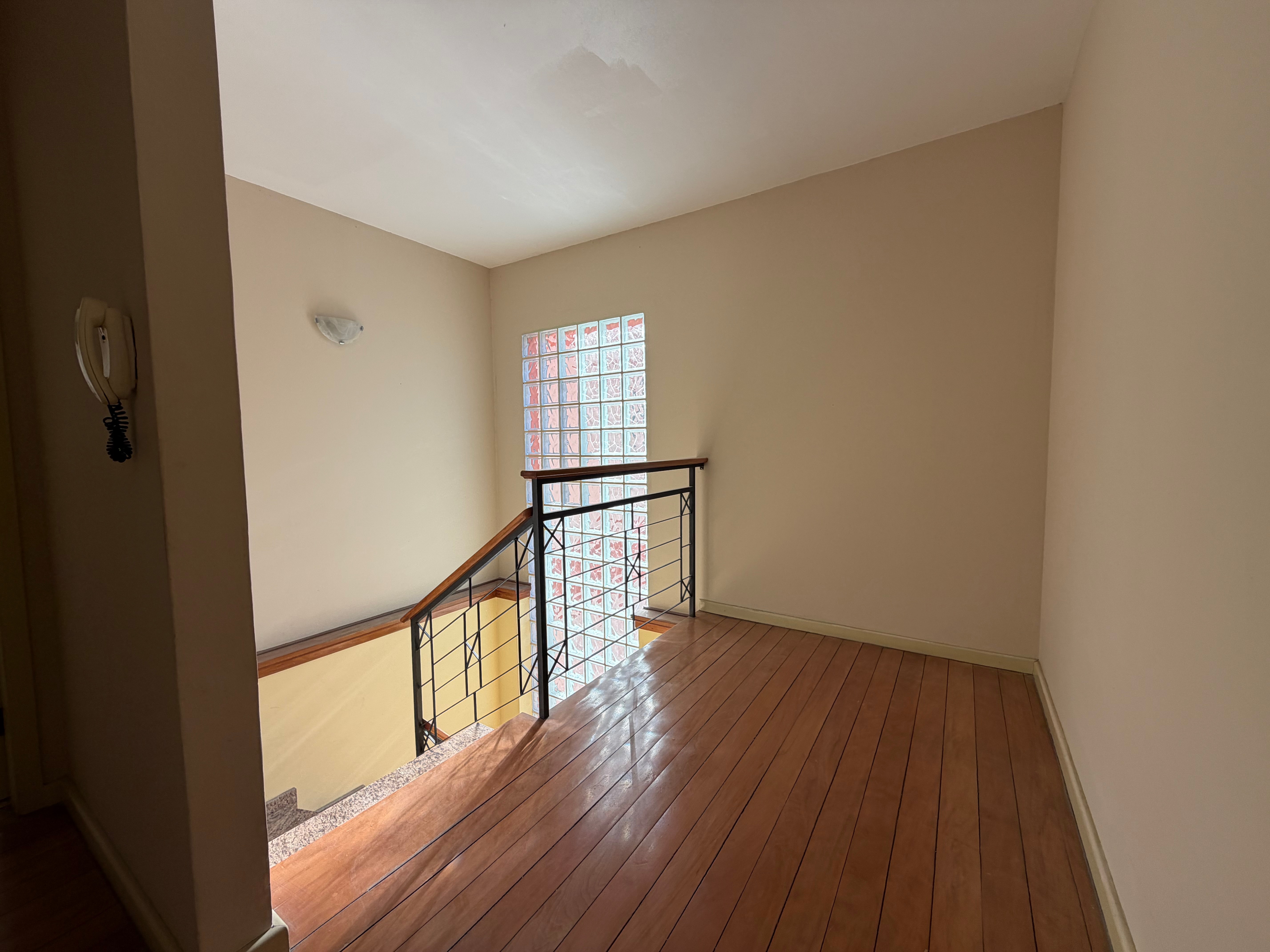 Casa à venda no centro de Pelotas - 284 m², 3 quartos (sendo 1 suíte), lareira, cozinha planejada e pátio com piscina. - 37