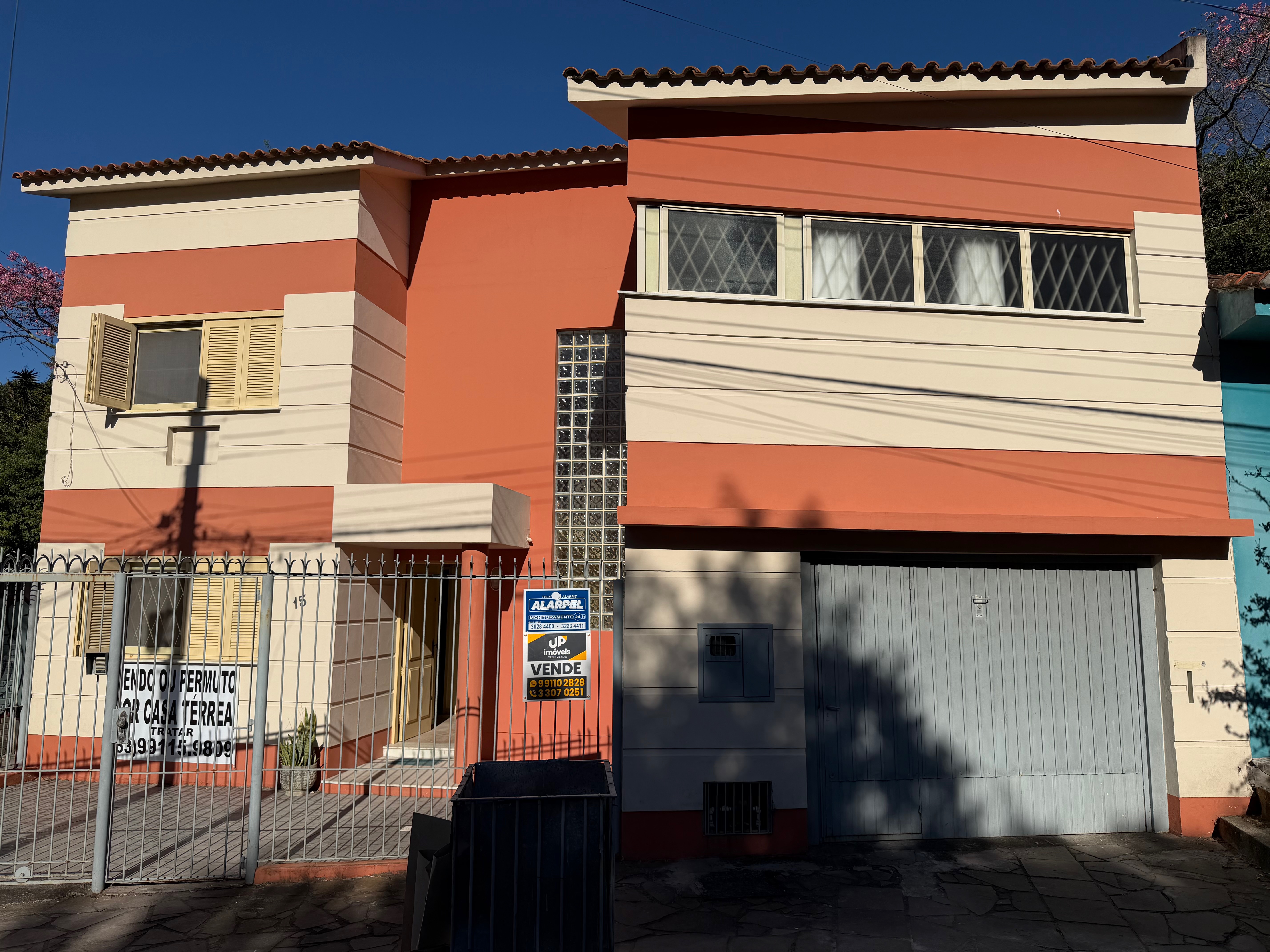Casa à venda no centro de Pelotas - 284 m², 3 quartos (sendo 1 suíte), lareira, cozinha planejada e pátio com piscina. - 41