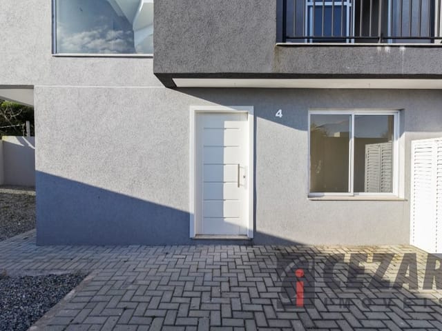 Sobrado 3 quartos e 3 banheiros, à venda, no bairro Uberaba em Curitiba