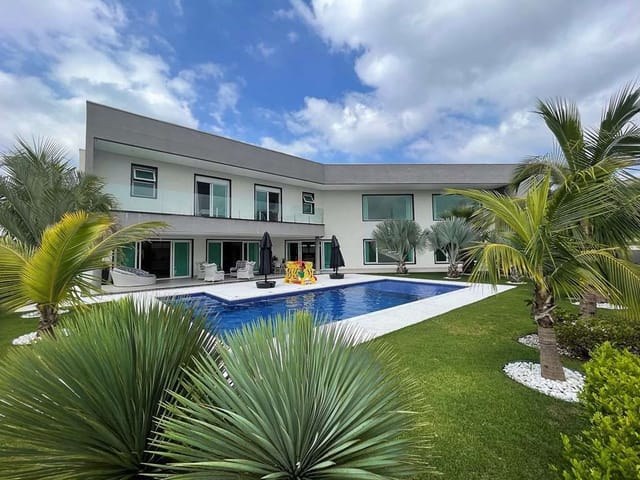 Sobrado com 1144m² 4 quartos e 6 banheiros, à venda, no bairro São Paulo II em Cotia