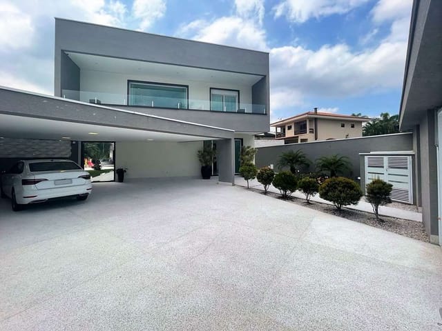 Sobrado com 1144m² 4 quartos e 6 banheiros, à venda, no bairro São Paulo II em Cotia