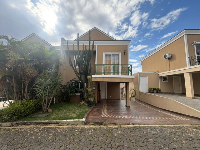 Locação - Sobrado com 2 quartos (sendo 1 suíte), 2 vagas, Churrasqueira, Área Externa, 170 m², Residencial Ville de Genêve - Estrela, Ponta Grossa.