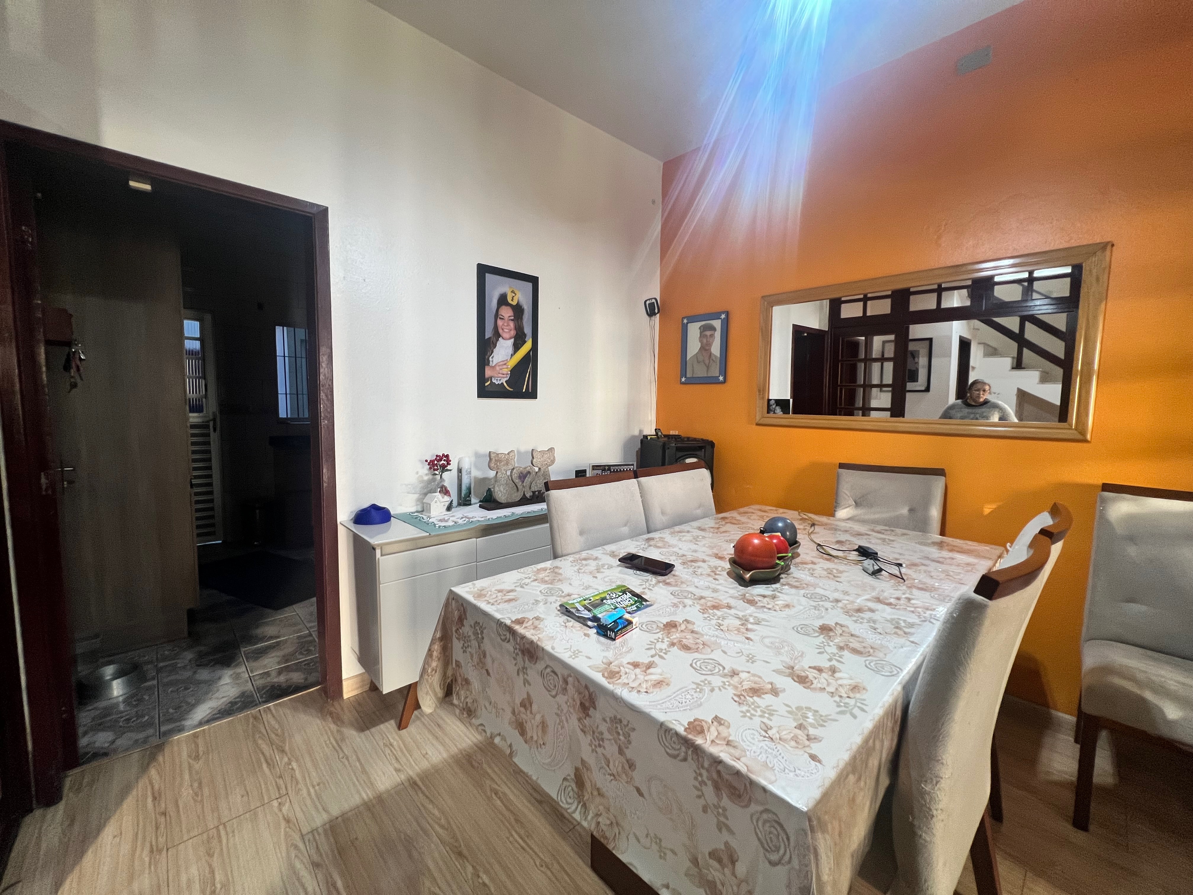 Casa à venda no Fragata, Pelotas - 119 m², 3 quartos (sendo 2 suítes), sacada, espaço gourmet com churrasqueira, piscina e garagem. - 9