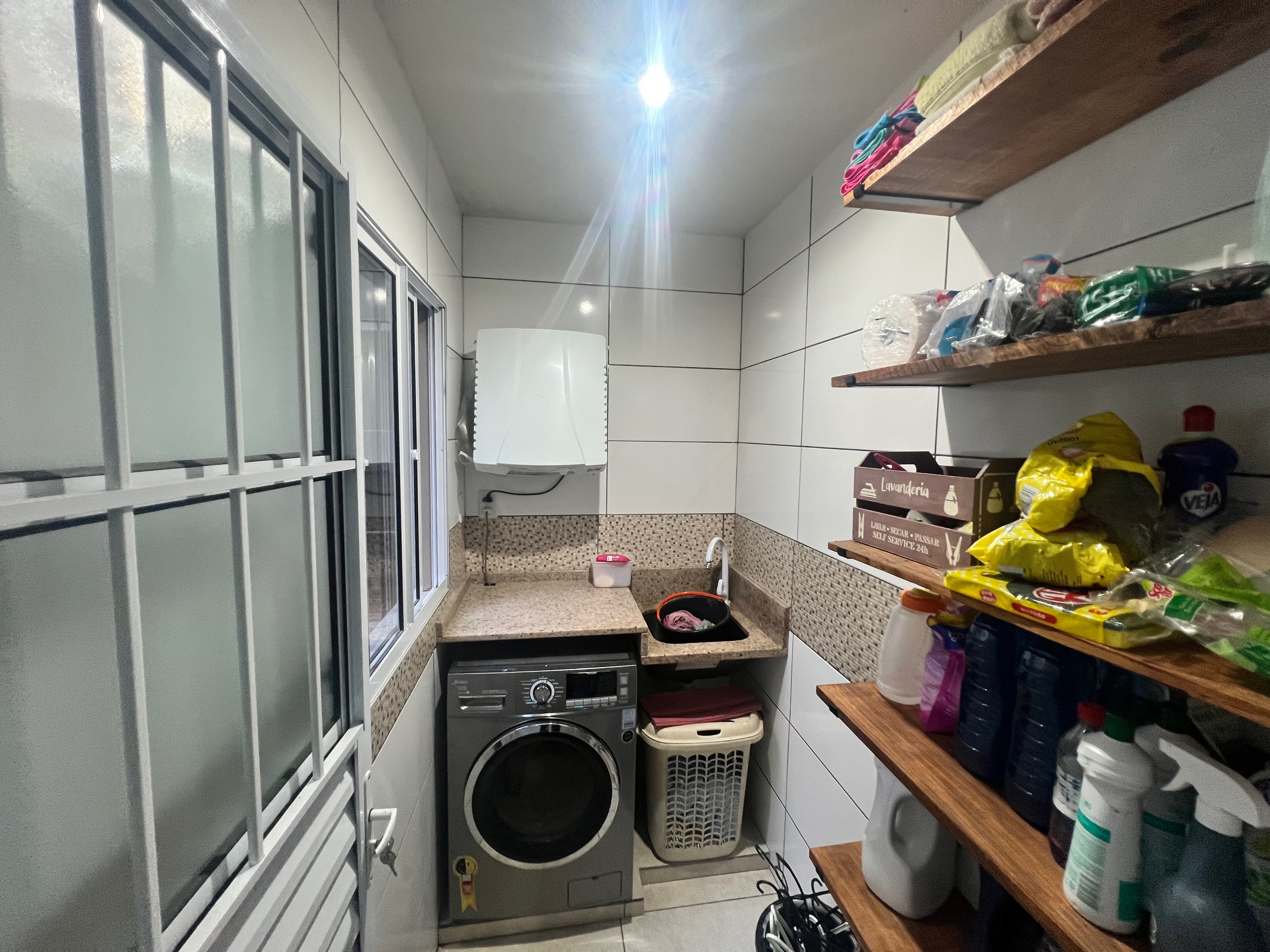 Casa à venda no Fragata, Pelotas - 119 m², 3 quartos (sendo 2 suítes), sacada, espaço gourmet com churrasqueira, piscina e garagem. - 29