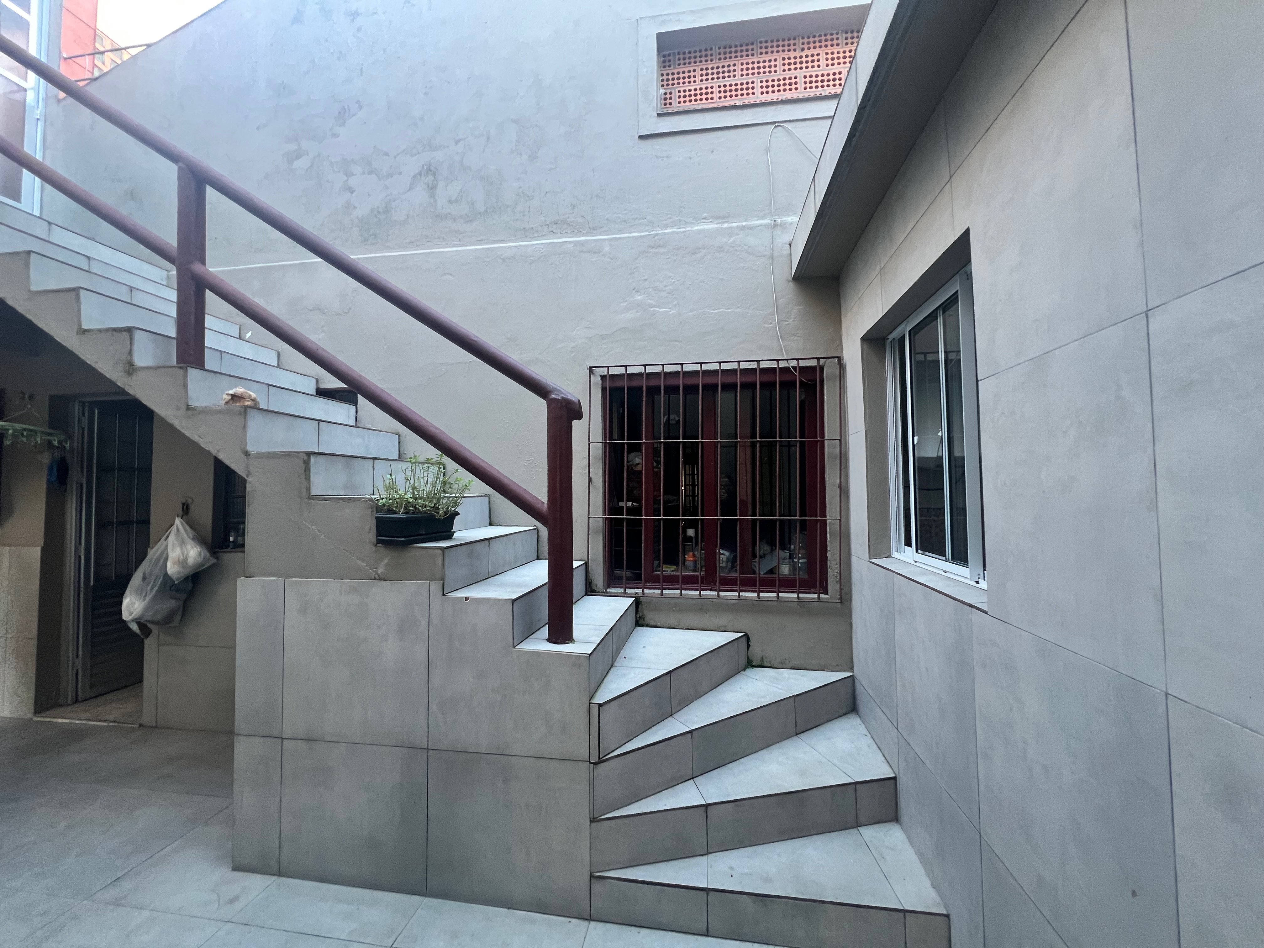 Casa à venda no Fragata, Pelotas - 119 m², 3 quartos (sendo 2 suítes), sacada, espaço gourmet com churrasqueira, piscina e garagem. - 30
