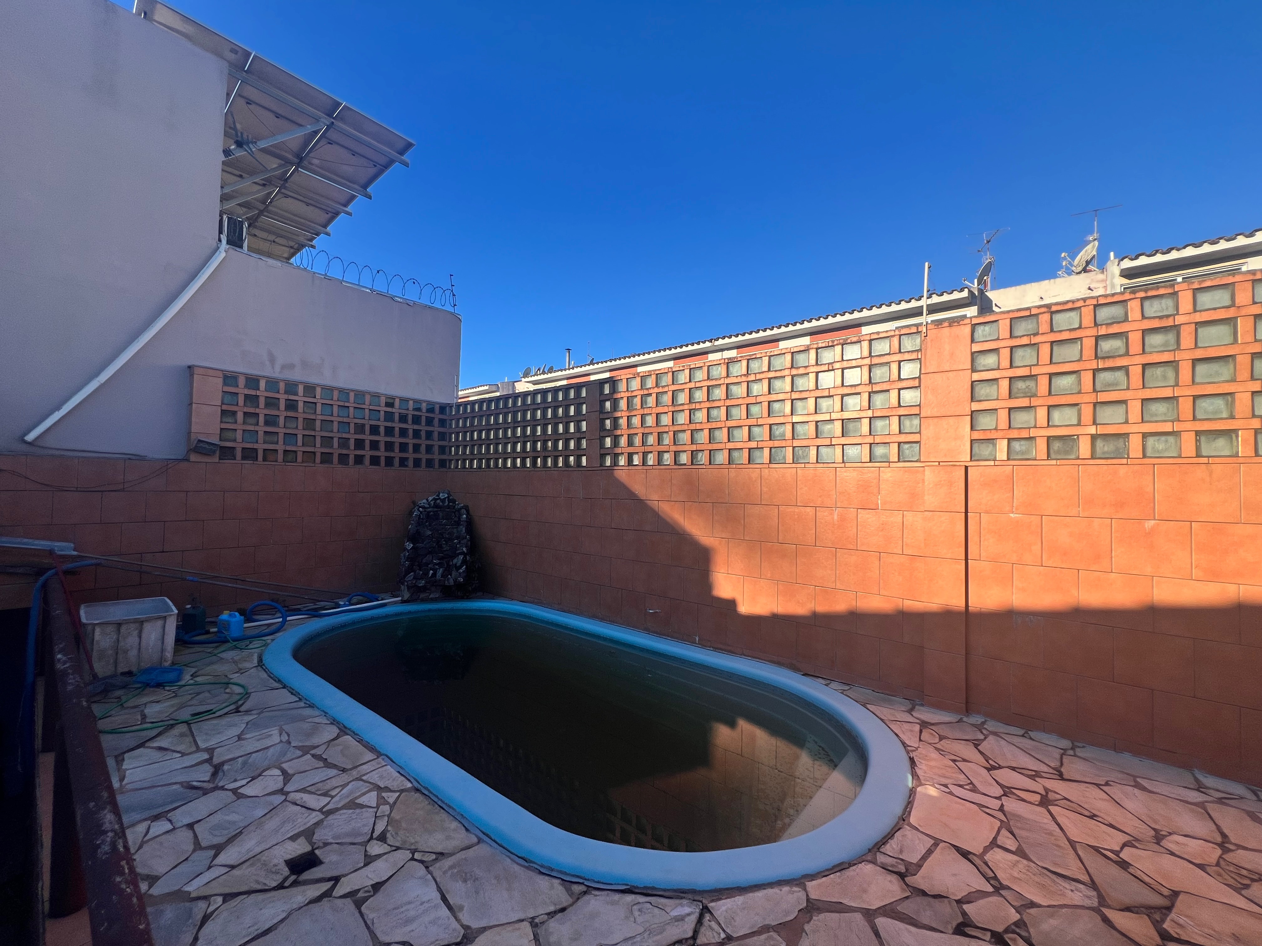 Casa à venda no Fragata, Pelotas - 119 m², 3 quartos (sendo 2 suítes), sacada, espaço gourmet com churrasqueira, piscina e garagem. - 34