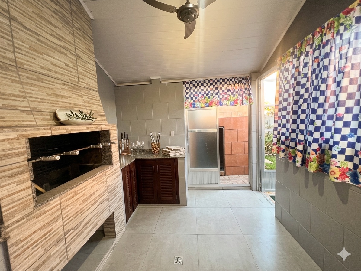 Casa à venda no Fragata, Pelotas - 119 m², 3 quartos (sendo 2 suítes), sacada, espaço gourmet com churrasqueira, piscina e garagem. - 33