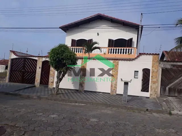 Sobrado com 280m² 5 quartos e 4 banheiros, à venda, no bairro Jardim Mar e Sol em Peruíbe