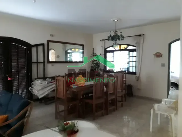 Sobrado com 280m² 5 quartos e 4 banheiros, à venda, no bairro Jardim Mar e Sol em Peruíbe