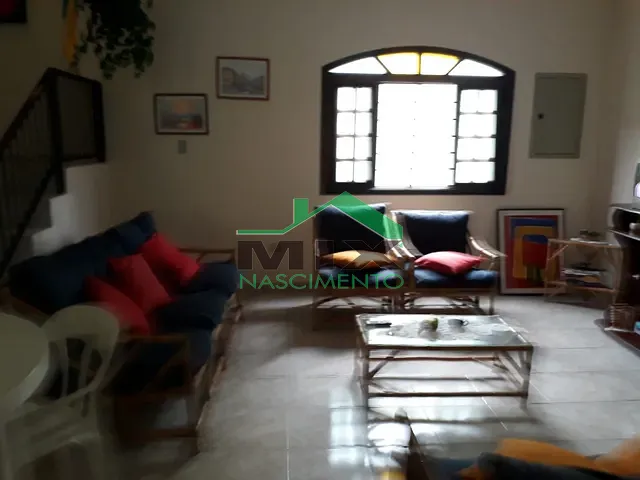 Sobrado com 280m² 5 quartos e 4 banheiros, à venda, no bairro Jardim Mar e Sol em Peruíbe