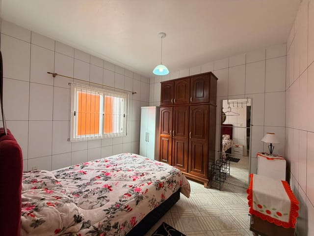 Sobrado com 150m² 4 quartos e 3 banheiros, à venda, no bairro Fragata em Pelotas