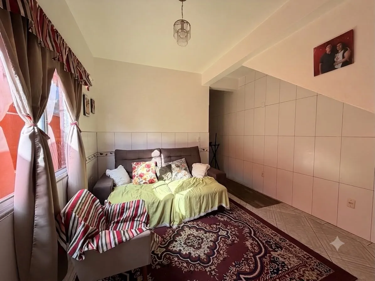 Casa à venda no Fragata, Pelotas - 150 m², 4 quartos, espaço gourmet com churrasqueira e pátio com garagem.