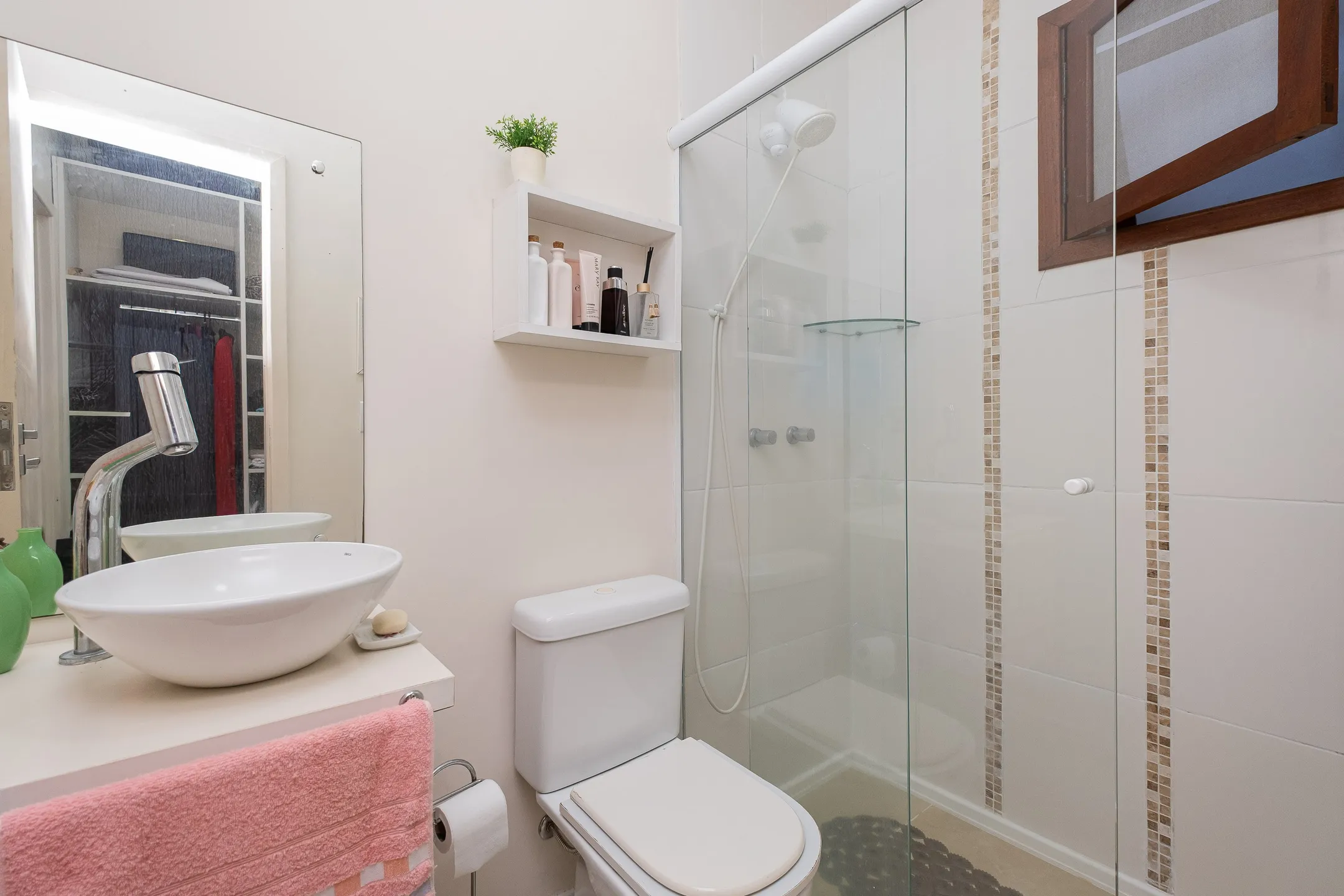 Casa à venda no Areal, Pelotas - 120 m², 3 quartos (sendo 1 suíte com closet), churrasqueira interna e excelente posição solar. - 14