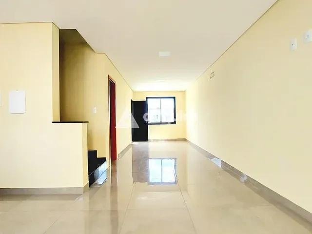 Sobrado com 115m² 3 quartos e 3 banheiros, à venda, no bairro Uvaranas em Ponta Grossa