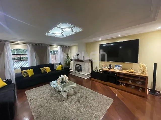 Sobrado com 300m² 3 quartos e 6 banheiros, à venda, no bairro Vila Irmãos Arnoni em São Paulo