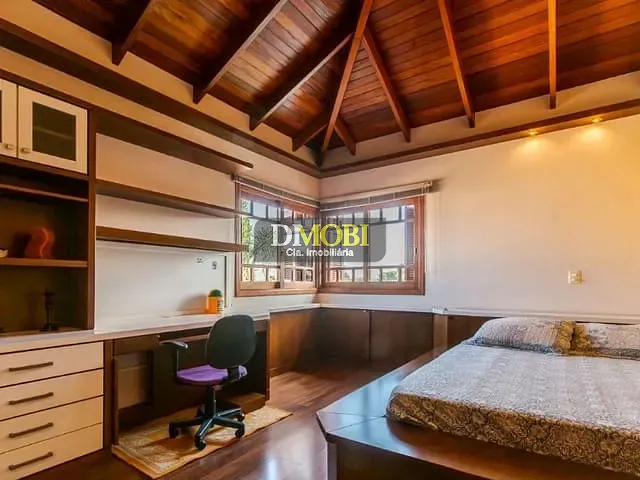 Sobrado com 427m² 4 quartos e 5 banheiros, à venda ou para alugar, no bairro Centro em Gravataí