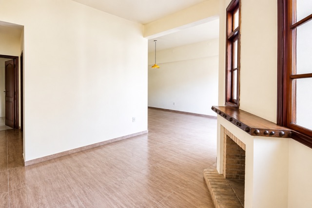 Sobrado com 325m² 4 quartos e 2 banheiros, à venda, no bairro Centro em Pelotas