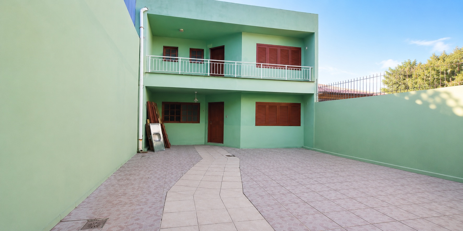 Casa à venda na Deodoro, centro de Pelotas - 309 m², 4 quartos (sendo 1 suíte), lareira, churrasqueira e pátio aos fundos. - 14