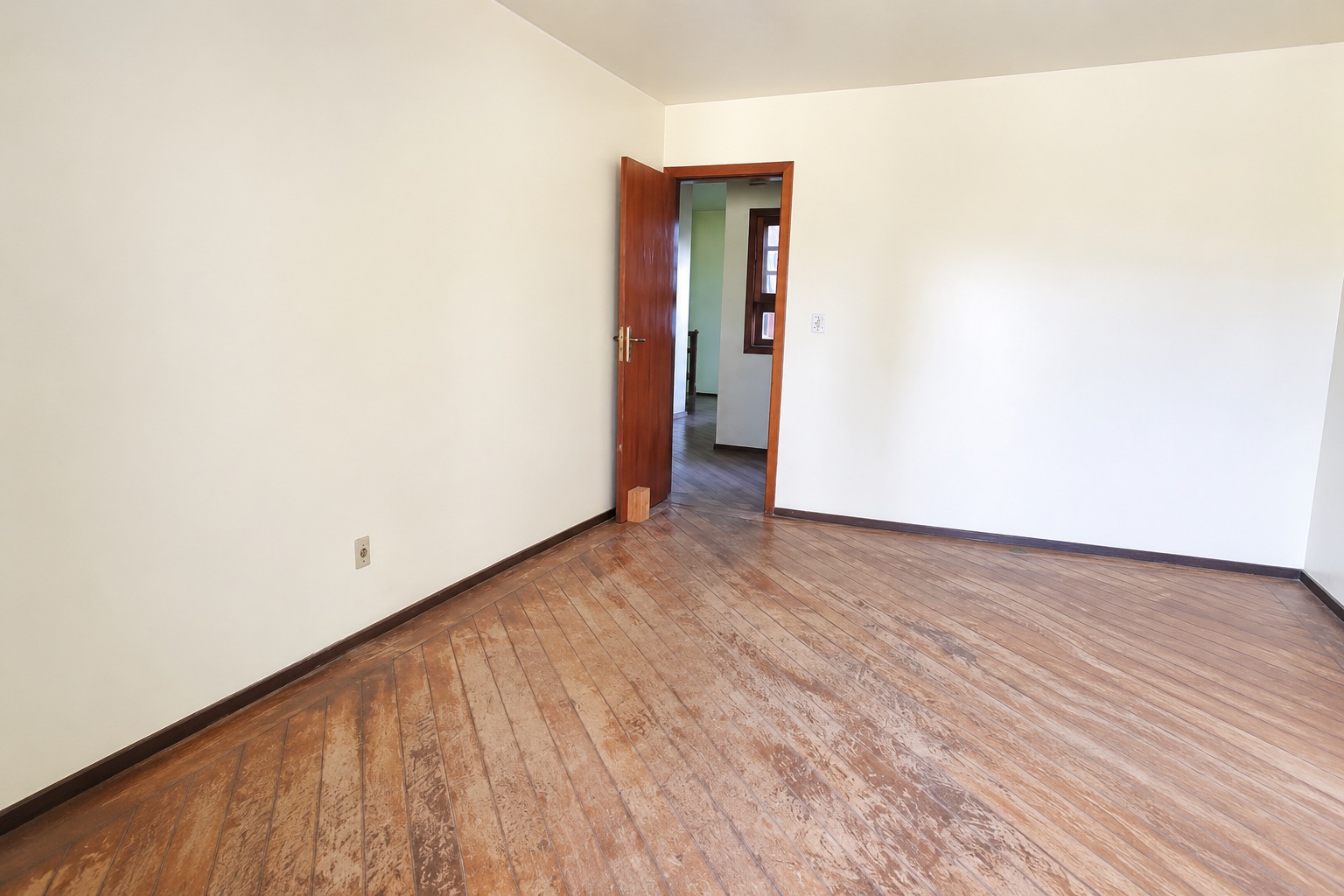 Casa à venda na Deodoro, centro de Pelotas - 309 m², 4 quartos (sendo 1 suíte), lareira, churrasqueira e pátio aos fundos. - 10