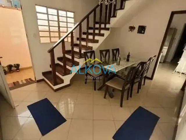 Sobrado com 125m² 4 quartos e 2 banheiros, à venda, no bairro Residencial União em São José dos Campos