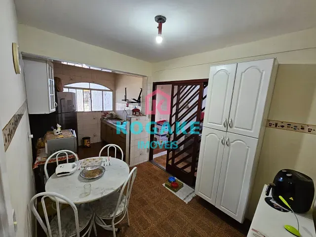 Sobrado com 200m² 4 quartos e 2 banheiros, à venda, no bairro Cidade Vista Verde em São José dos Campos