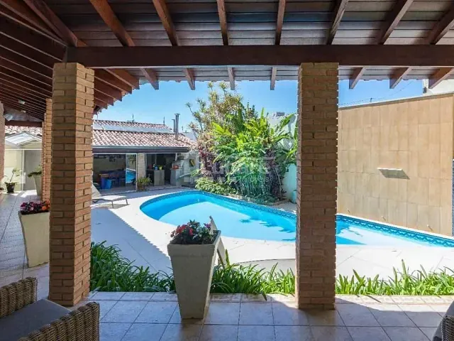Sobrado com 560m² 4 quartos e 6 banheiros, à venda, no bairro Vila Oliveira em Mogi das Cruzes