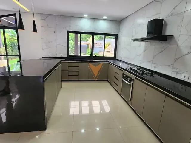 Sobrado com 800m² 4 quartos e 4 banheiros, à venda ou para alugar, no bairro Chácaras São Carlos em Cotia