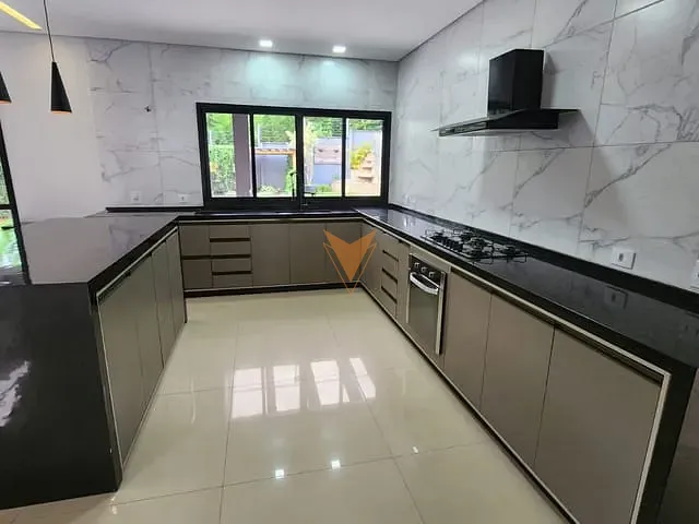 Sobrado com 800m² 4 quartos e 4 banheiros, à venda ou para alugar, no bairro Chácaras São Carlos em Cotia