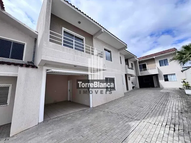 Sobrado com 180m² 3 quartos e 3 banheiros, para alugar, no bairro Órfãs em Ponta Grossa