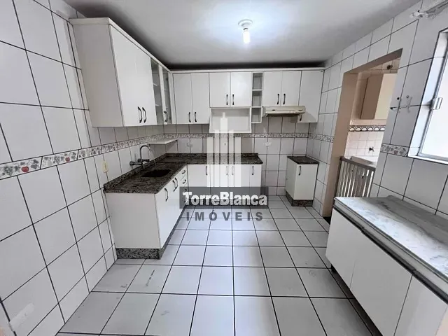 Sobrado com 180m² 3 quartos e 3 banheiros, para alugar, no bairro Órfãs em Ponta Grossa