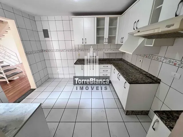 Sobrado com 180m² 3 quartos e 3 banheiros, para alugar, no bairro Órfãs em Ponta Grossa