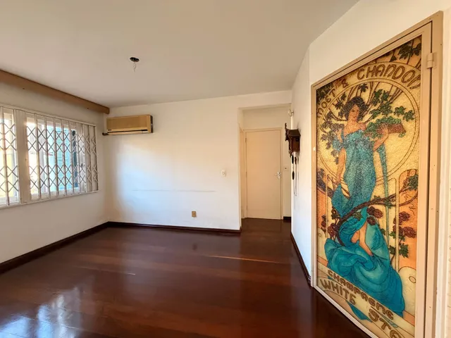 Sobrado com 405m² 3 quartos e 5 banheiros, à venda, no bairro Areal em Pelotas